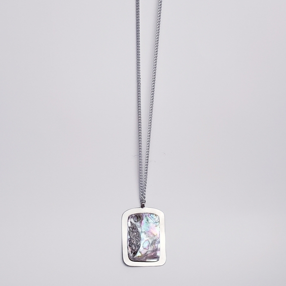 Beautiful Abalone Shell Pendant On Silver Tone Necklace - Picture 2 of 10
